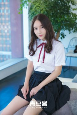 泳池里强摁做开腿呻吟漫画视频